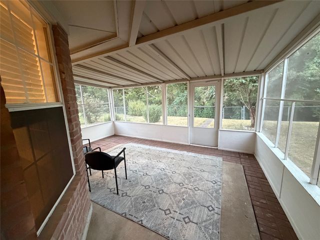 1107 Oxford Drive, Gainesville, TX 76240