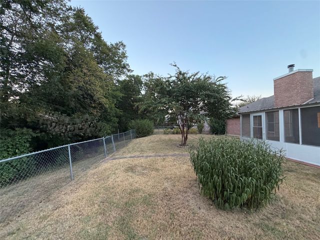 1107 Oxford Drive, Gainesville, TX 76240