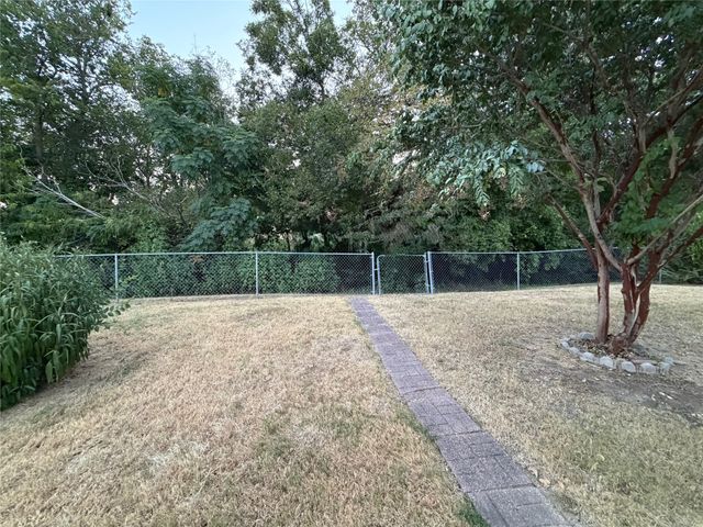 1107 Oxford Drive, Gainesville, TX 76240