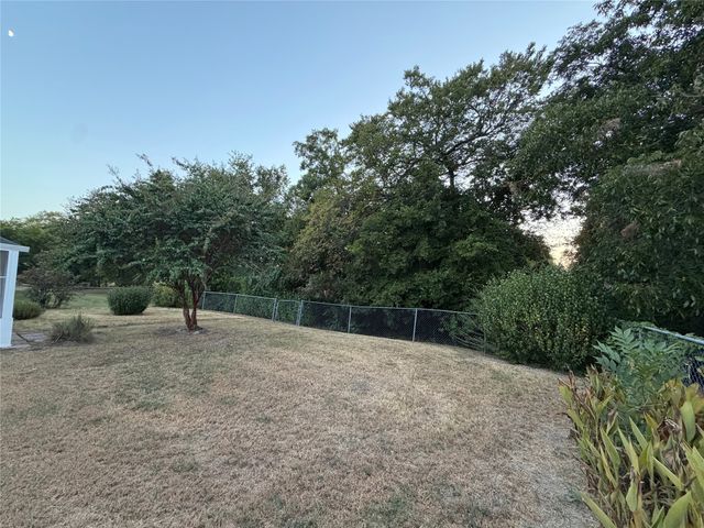 1107 Oxford Drive, Gainesville, TX 76240