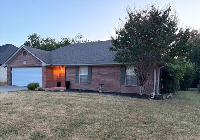 1107 Oxford Drive, Gainesville, TX 76240