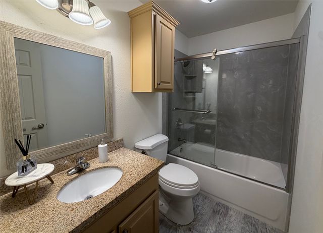1107 Oxford Drive, Gainesville, TX 76240