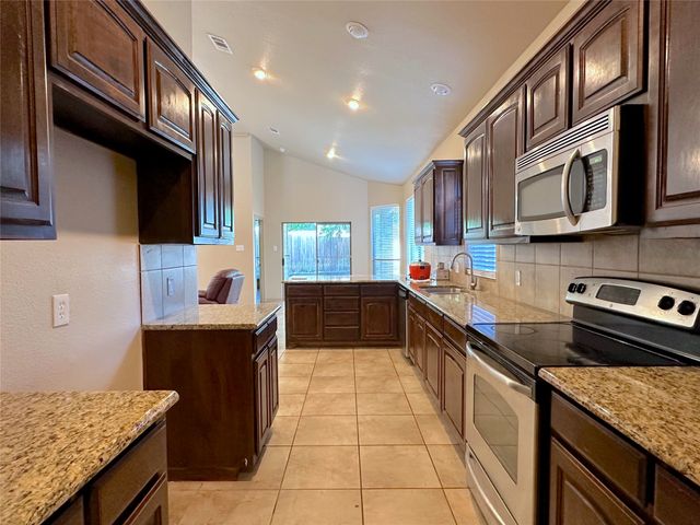 1212 Sunderland Lane, Fort Worth, TX 76134