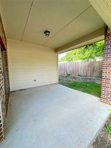 1212 Sunderland Lane, Fort Worth, TX 76134