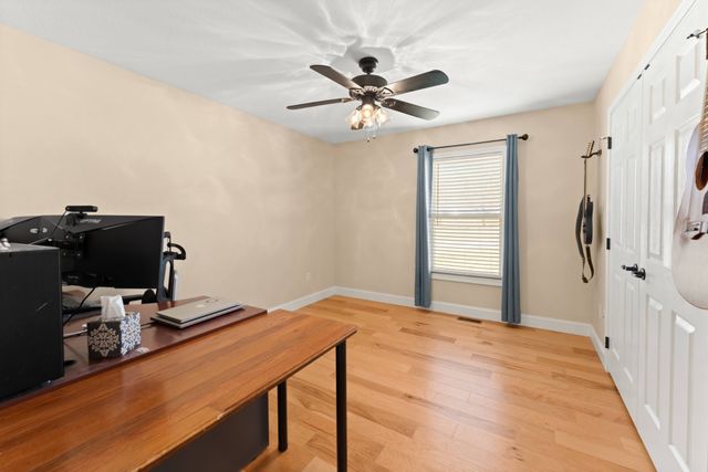 455 Carriage Dr, Crossville, TN 38555