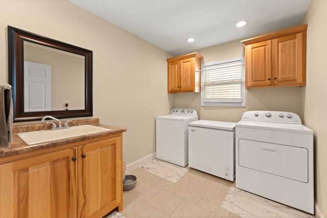 455 Carriage Dr, Crossville, TN 38555