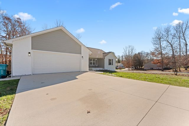 455 Carriage Dr, Crossville, TN 38555