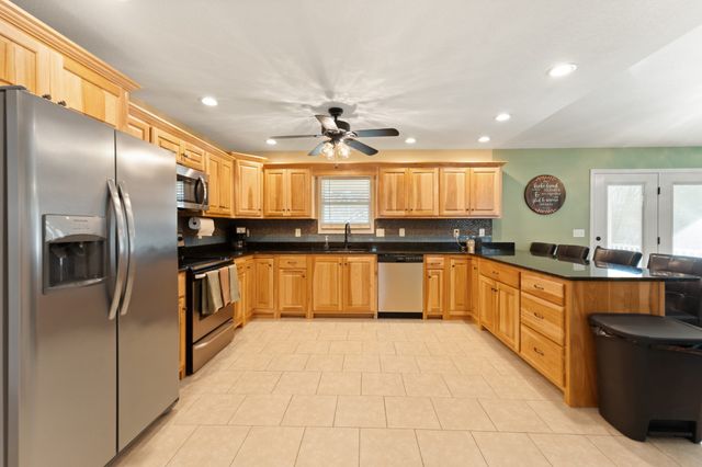 455 Carriage Dr, Crossville, TN 38555