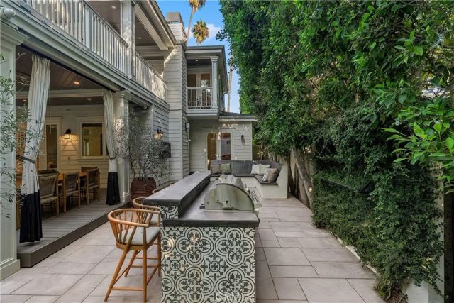 4417 Atoll Avenue, Sherman Oaks, CA 91423