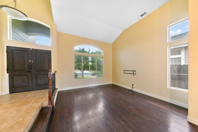 1351 Longfellow Cir, Roseville, CA 95747