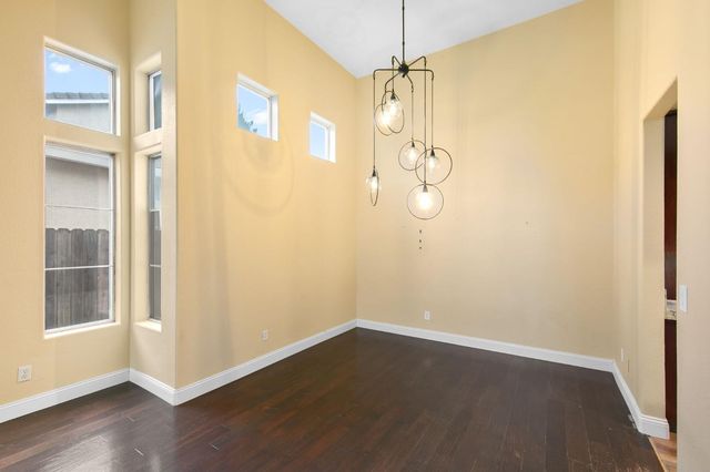 1351 Longfellow Cir, Roseville, CA 95747