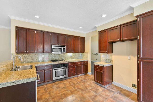 1351 Longfellow Cir, Roseville, CA 95747