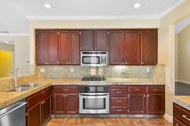 1351 Longfellow Cir, Roseville, CA 95747