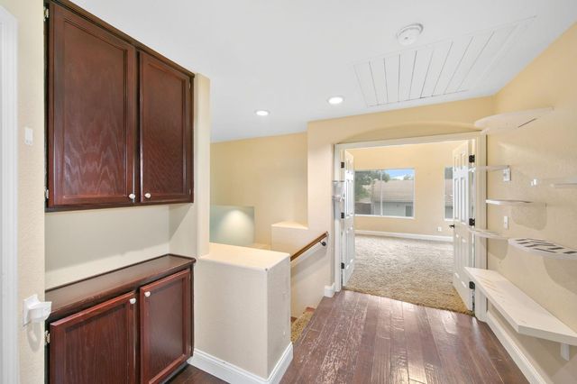 1351 Longfellow Cir, Roseville, CA 95747