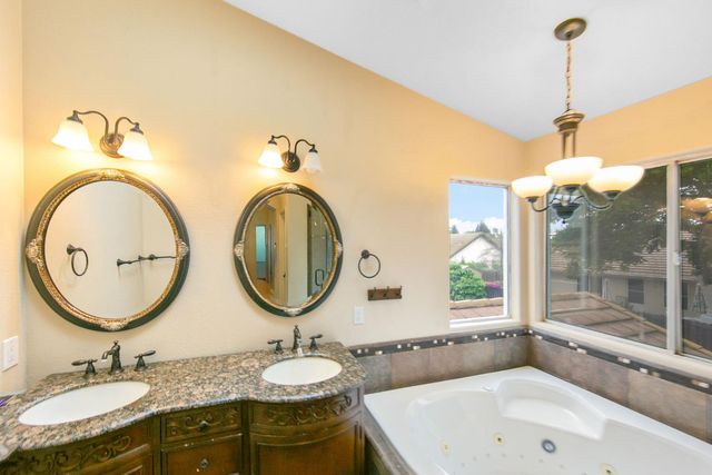 1351 Longfellow Cir, Roseville, CA 95747