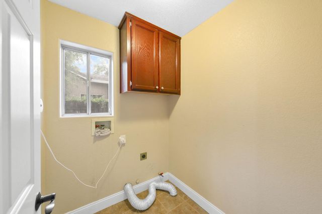 1351 Longfellow Cir, Roseville, CA 95747