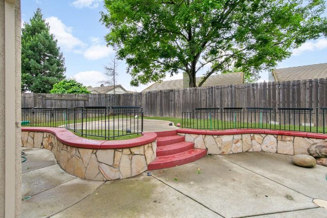 1351 Longfellow Cir, Roseville, CA 95747
