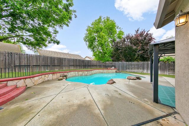 1351 Longfellow Cir, Roseville, CA 95747