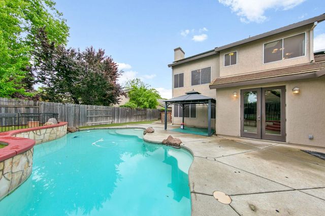 1351 Longfellow Cir, Roseville, CA 95747