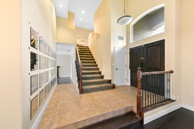 1351 Longfellow Cir, Roseville, CA 95747