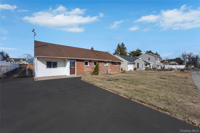 170 5th Street, Hicksville, NY 11801