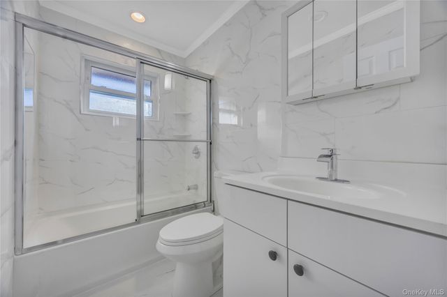 170 5th Street, Hicksville, NY 11801