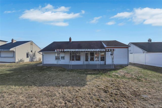 170 5th Street, Hicksville, NY 11801