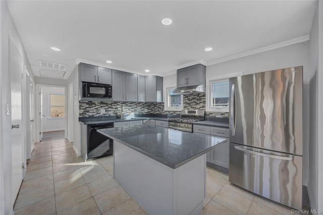 170 5th Street, Hicksville, NY 11801