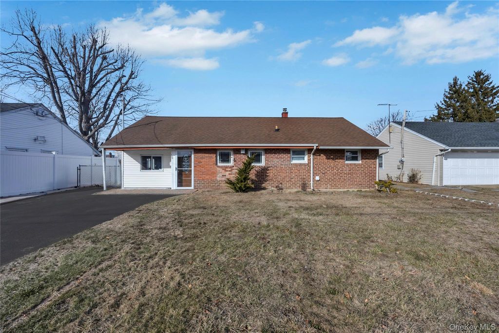 170 5th Street, Hicksville, NY 11801