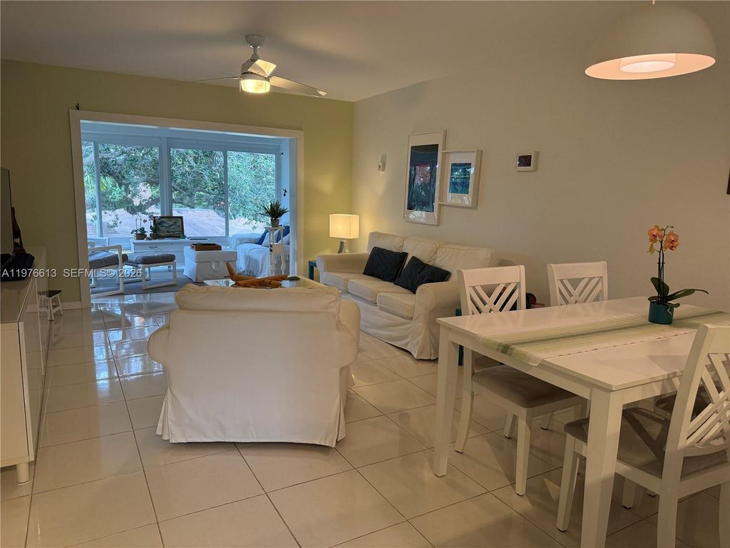 5141 W Oakland Park Boulevard 311, Lauderdale Lakes, FL 33313