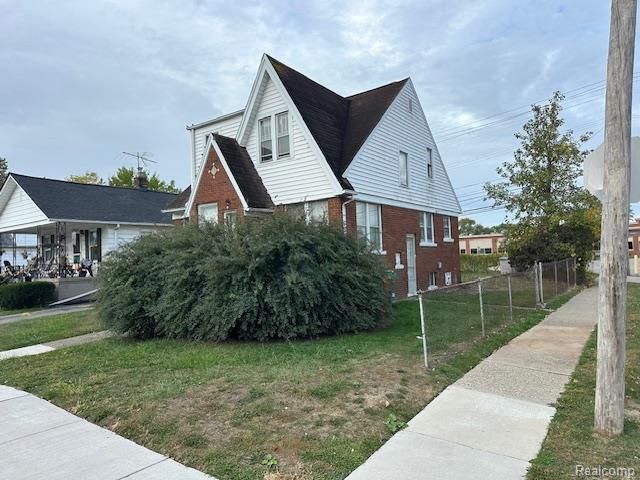 21975 Beechwood Avenue, Eastpointe, MI 48021