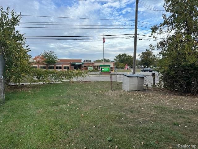 21975 Beechwood Avenue, Eastpointe, MI 48021