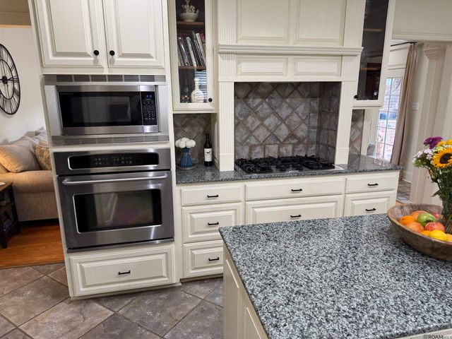 58515 Village Dr, Plaquemine, LA 70764