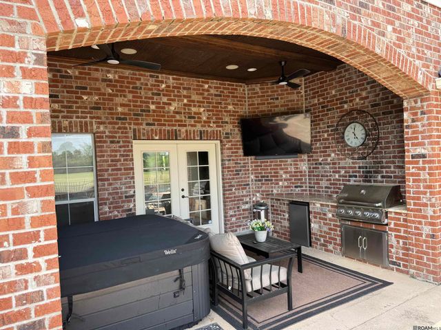 58515 Village Dr, Plaquemine, LA 70764