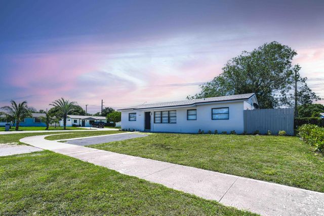 510 SW 13th Place, Deerfield Beach, FL 33441