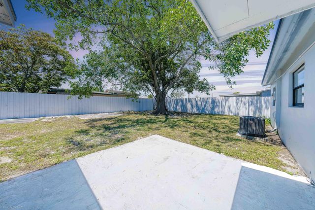 510 SW 13th Place, Deerfield Beach, FL 33441