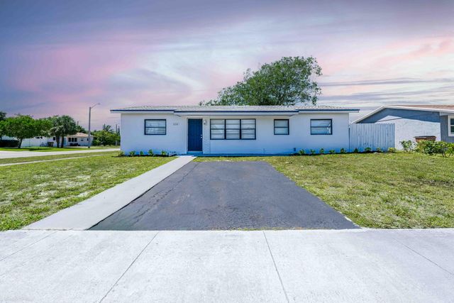 510 SW 13th Place, Deerfield Beach, FL 33441