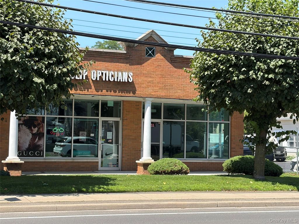 355 Union Boulevard, West Islip, NY 11795 — exterior