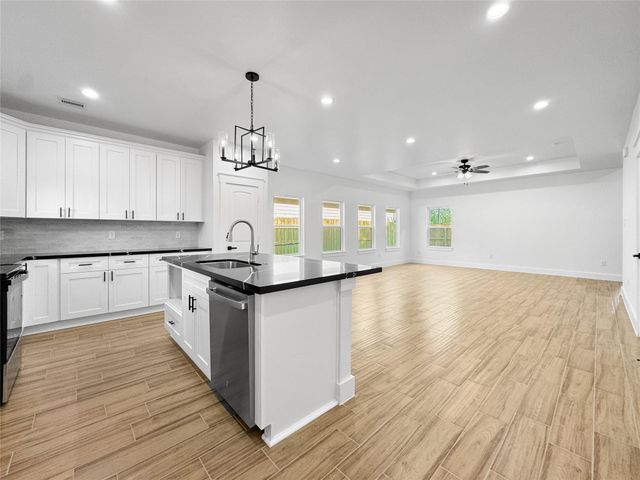 314 E Republic Avenue, Baytown, TX 77520