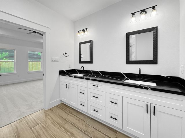 314 E Republic Avenue, Baytown, TX 77520