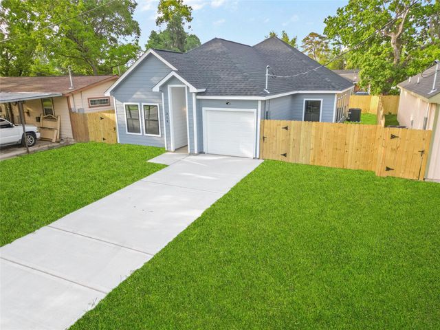 314 E Republic Avenue, Baytown, TX 77520