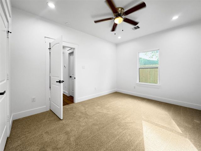 314 E Republic Avenue, Baytown, TX 77520