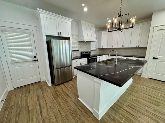 314 E Republic Avenue, Baytown, TX 77520