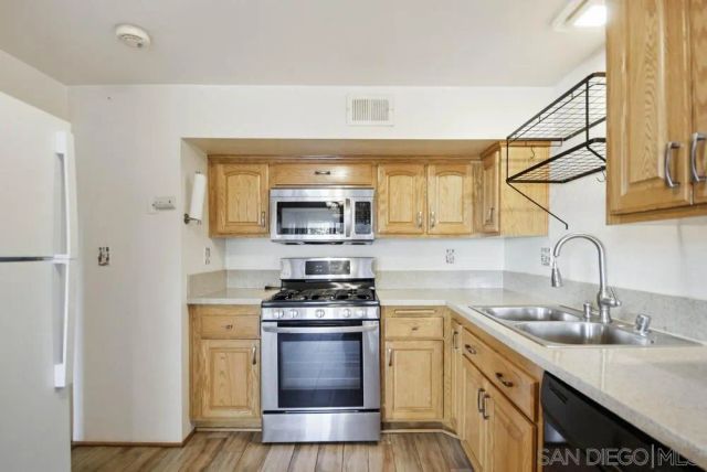 7044 Deerhurst Court, San Diego, CA 92139