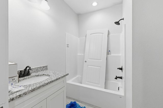 203 Turnberry DR, La Vernia, TX 78121