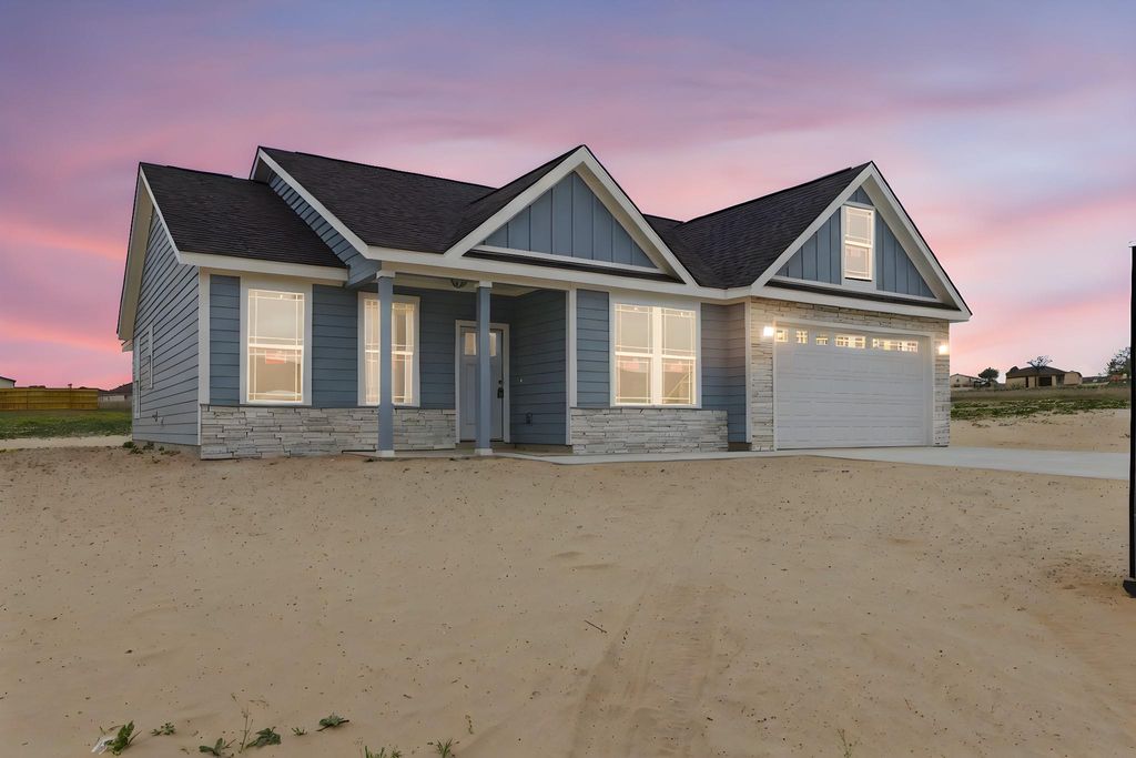 203 Turnberry DR, La Vernia, TX 78121