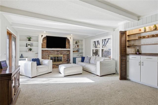 11212 Grandview Street, Overland Park, KS 66210