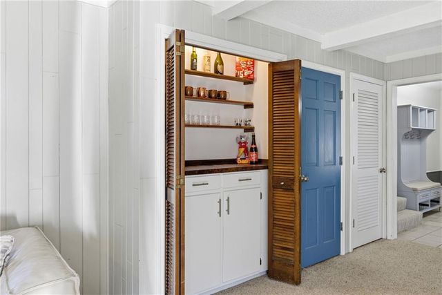 11212 Grandview Street, Overland Park, KS 66210