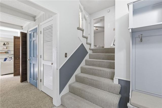 11212 Grandview Street, Overland Park, KS 66210