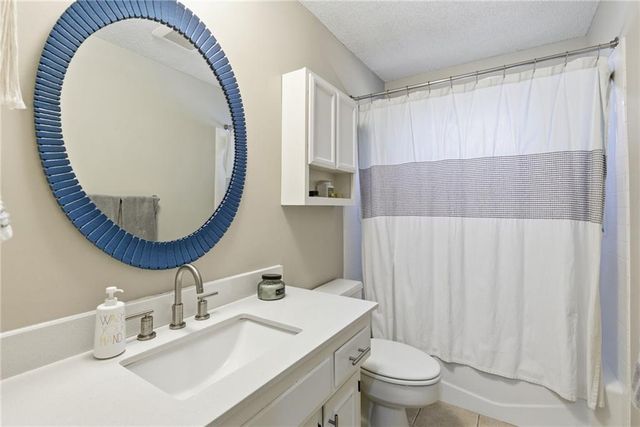 11212 Grandview Street, Overland Park, KS 66210